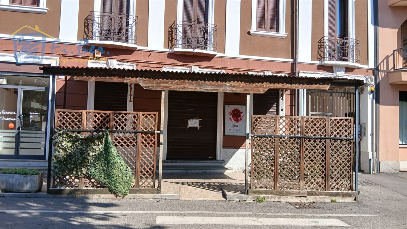 Cernusco sul Naviglio - AMPIO NEGOZIO CON CANTINA