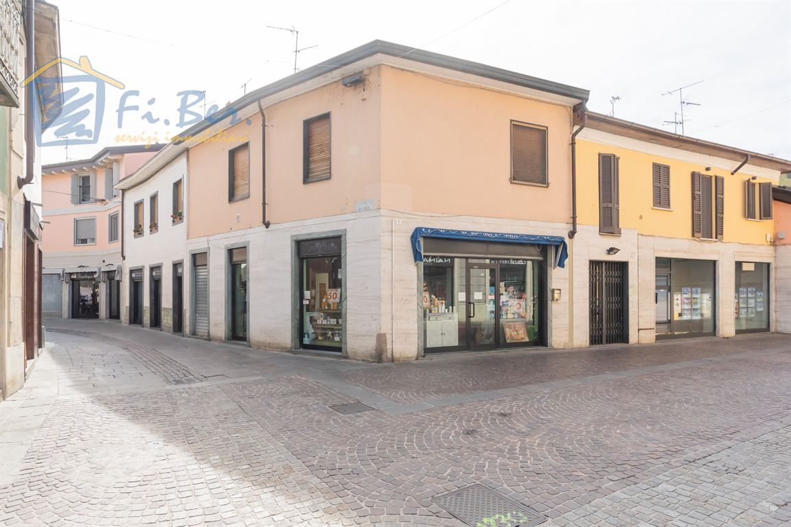 CERNUSCO SUL NAVIGLIO – INTERA PROPRIETÀ IN ESCLUSIVA NEL CUORE DEL CENTRO STORICO